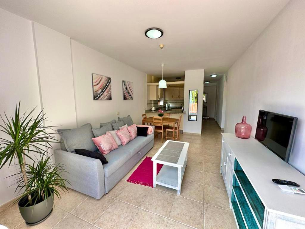 Sunny Apartment & Heated Pool Los Cristianos  Bagian luar foto