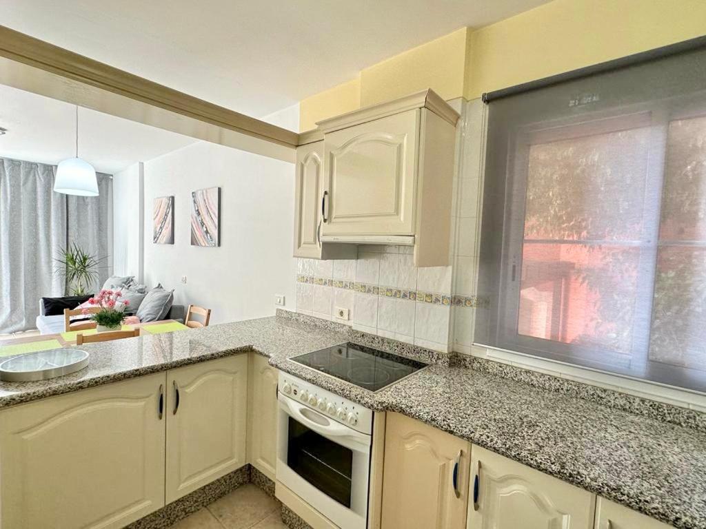 Sunny Apartment & Heated Pool Los Cristianos  Bagian luar foto