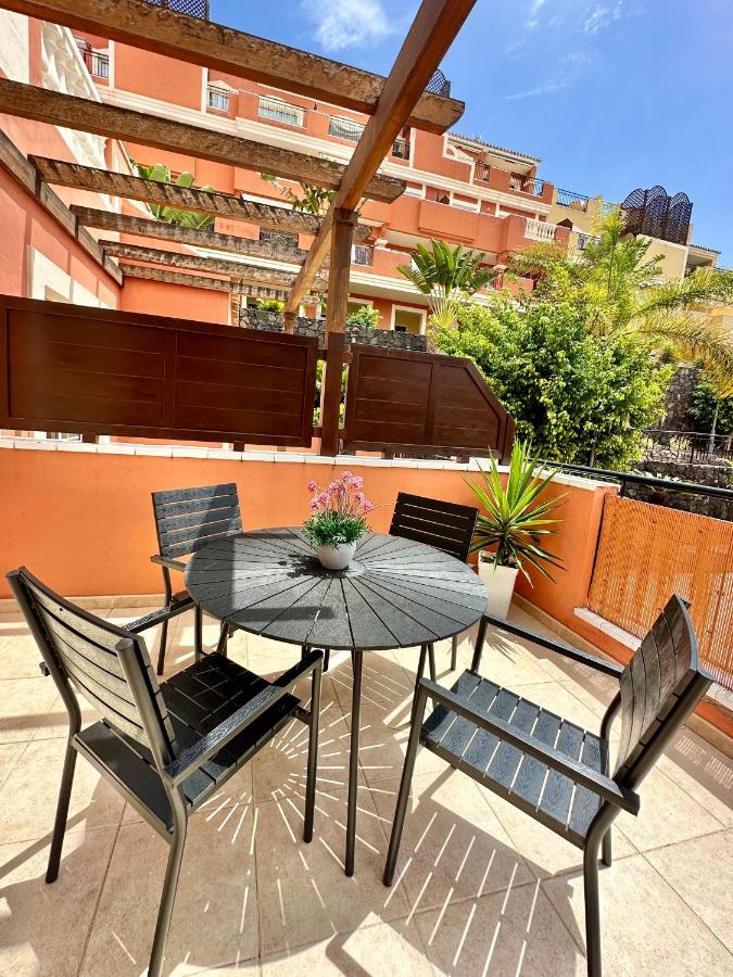 Sunny Apartment & Heated Pool Los Cristianos  Bagian luar foto