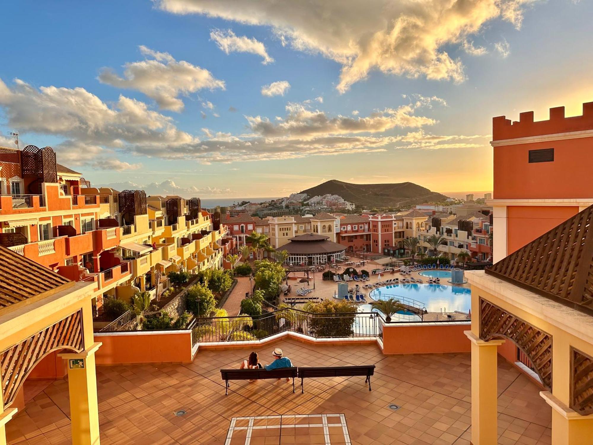 Sunny Apartment & Heated Pool Los Cristianos  Bagian luar foto