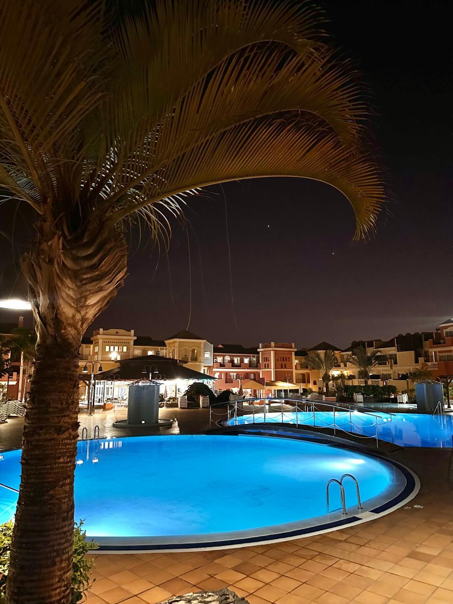 Sunny Apartment & Heated Pool Los Cristianos  Bagian luar foto