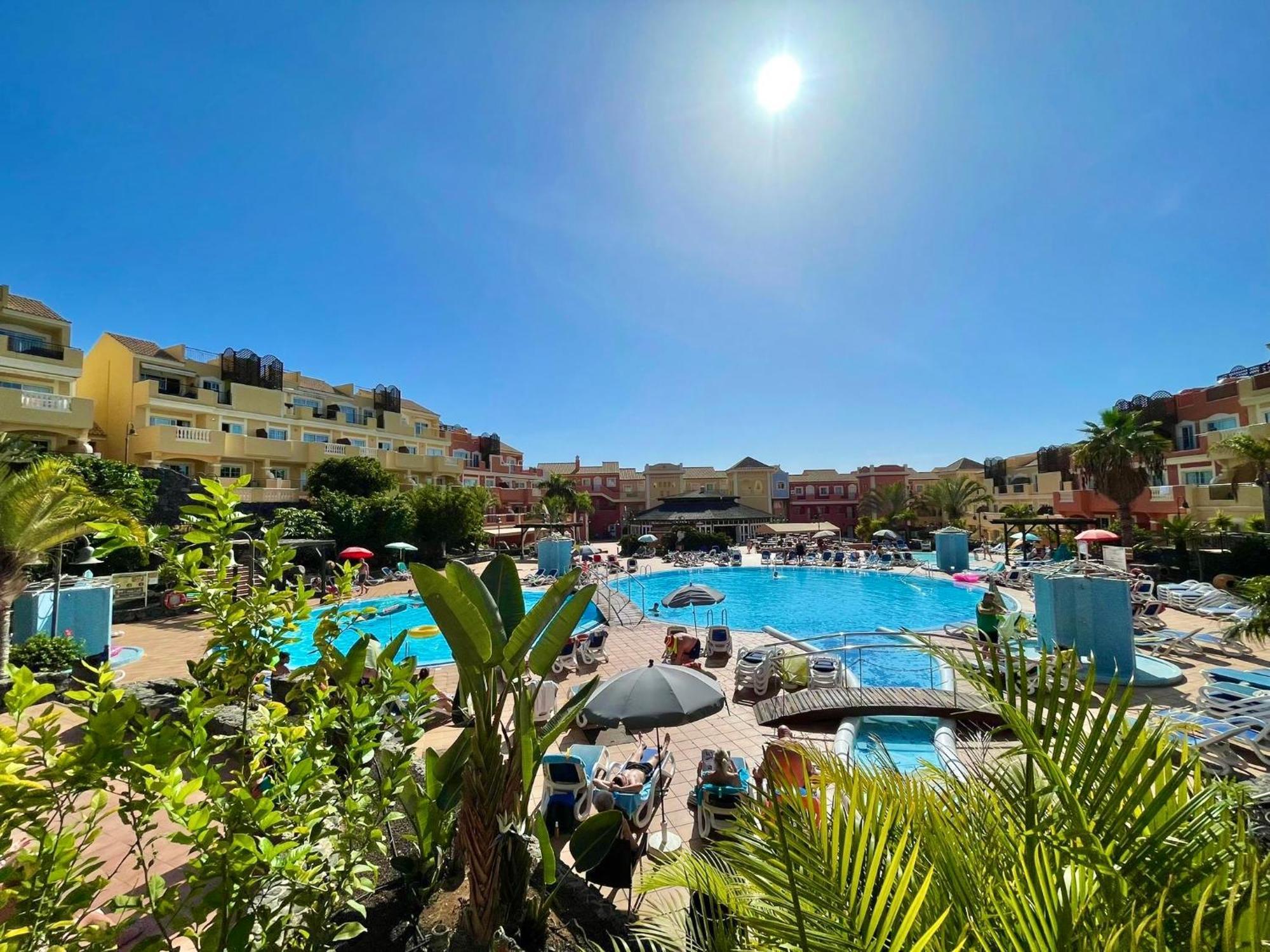 Sunny Apartment & Heated Pool Los Cristianos  Bagian luar foto